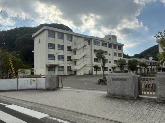 松山市立津田中学校まで2220m