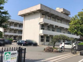 角野中学校まで985m