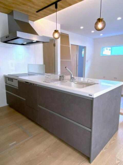 松山市小栗２丁目の新築一戸建ての画像