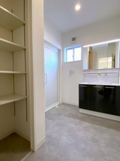 松山市小栗２丁目の新築一戸建ての画像