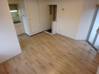 広くて明るい寝室