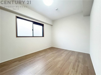 リラックスできるプライベート空間で、快適な睡眠をサポート。個人の好みに合わせたインテリアや寝具で心地良さを追求。プライベートな時間を過ごし、リフレッシュする場所におすすめです。
