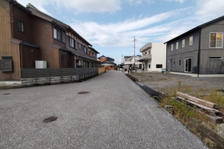 【前面道路含む現地写真】