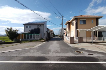【前面道路含む現地写真】