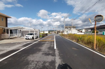 【前面道路含む現地写真】