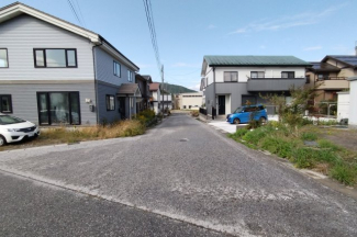 【前面道路含む現地写真】