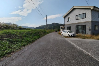 【前面道路含む現地写真】