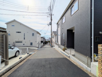 【前面道路含む現地写真】