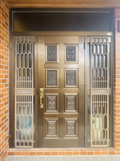 毎日通る玄関はこちらです