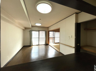 家族とコミュニケーションの取れる対面キッチン