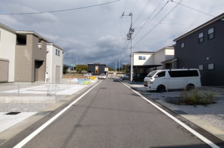 【前面道路含む現地写真】
