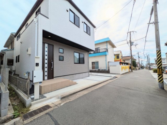 【前面道路含む現地写真】