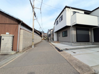 【前面道路含む現地写真】