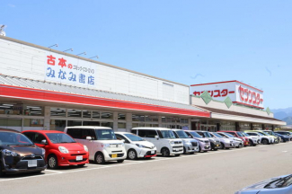 リバーサイドショッピングセンターまで812m