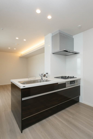 3口ガスコンロのシステムキッチンです