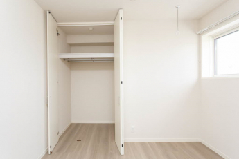 奥行きのあるクロゼットです