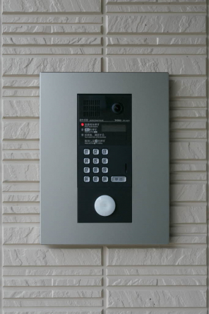 鍵をかざすだけでドアが開きます！