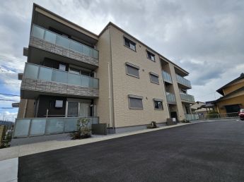 立派な雰囲気のシャーメゾンマンションです