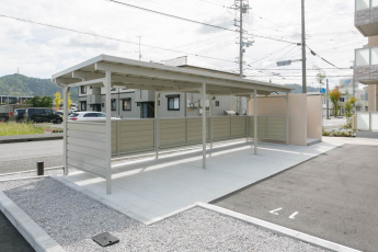 屋根付き駐輪場もあります