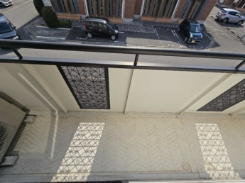 【バルコニー】