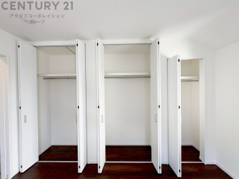 衣類やアクセサリー、小物類の収納が便利で整理整頓がしやすく、部屋の美観を保ちつつ、スペースを最大限に活用できます。衣服のしわやダメージを防ぎ、長持ちさせることができます。