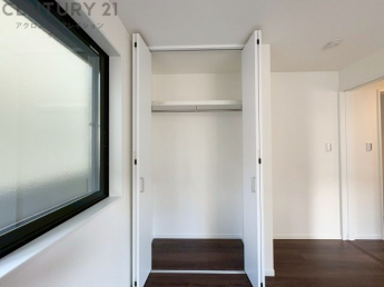 衣類やアクセサリー、小物類の収納が便利で整理整頓がしやすく、部屋の美観を保ちつつ、スペースを最大限に活用できます。衣服のしわやダメージを防ぎ、長持ちさせることができます。