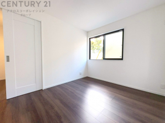 創造性や成長を促す遊びの空間を提供。学習や趣味に集中できる環境を整えます。個別のプライベートスペースは自己表現と自立心を育み、心地よい睡眠環境を整えリラックスできる場所を提供。