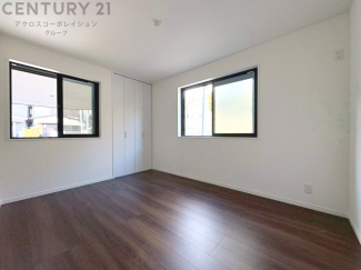 リラックスできるプライベート空間で、快適な睡眠をサポート。個人の好みに合わせたインテリアや寝具で心地良さを追求。プライベートな時間を過ごし、リフレッシュする場所におすすめです。