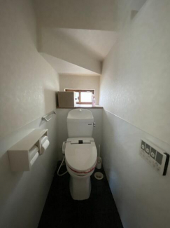 三大水回りの一つ…トイレは生活に欠かせない空間。シンプルで清