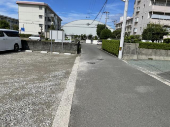 駐車場入口から西側を撮影♪