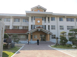 西予市立三瓶小学校まで1300m