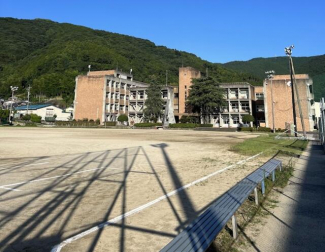 西予市立三瓶中学校まで1700m