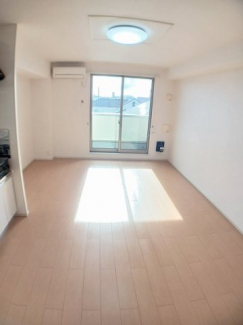 明るく見晴らしの良いリビングです