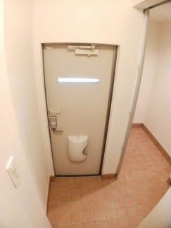 ゴルフバッグやベビーカーが収納できるシューズWICがありますよ♪