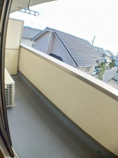 明るいバルコニーです