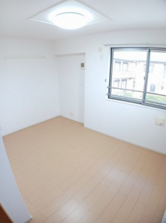 どのお部屋も暗い感じがしません