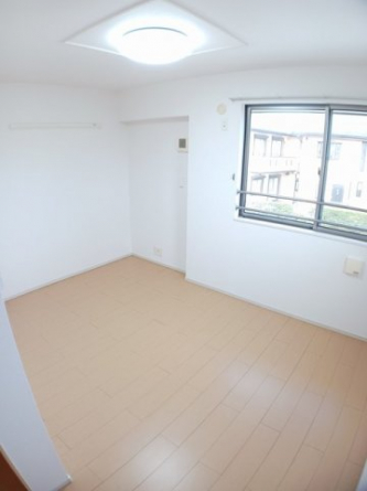 どのお部屋も暗い感じがしません