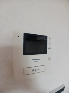 モニター付きインターホンで安心です♪