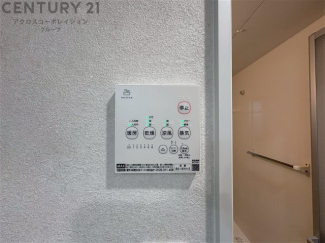 暖房機能があるため、冬場でも温かい浴室で入浴でき、乾燥機能があるため、水気を素早く取り除けます。また、換気機能があるため、湿気を素早く排出してカビや雑菌の発生を防ぐことができます。
