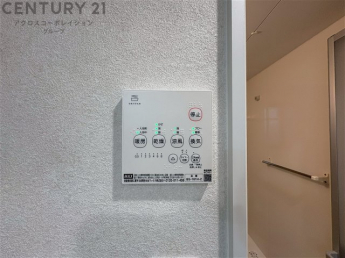 暖房機能があるため、冬場でも温かい浴室で入浴でき、乾燥機能があるため、水気を素早く取り除けます。また、換気機能があるため、湿気を素早く排出してカビや雑菌の発生を防ぐことができます。
