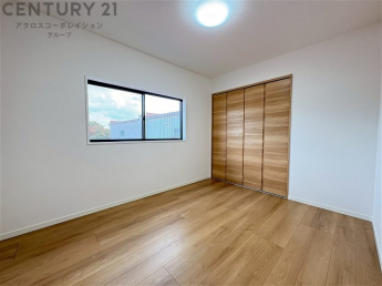 リラックスできるプライベート空間で、快適な睡眠をサポート。個人の好みに合わせたインテリアや寝具で心地良さを追求。プライベートな時間を過ごし、リフレッシュする場所におすすめです。
