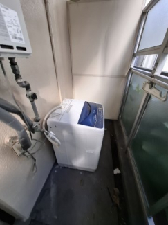 洗濯機置き場　洗濯機は故障の為撤去予定