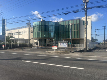 伊予銀行土居支店まで211m