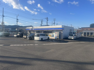 ローソン四国中央土居町店まで333m