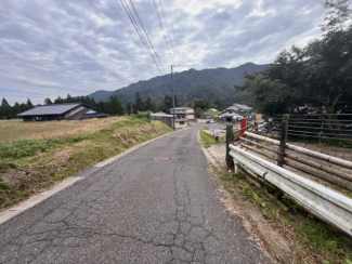 【前面道路含む現地写真】