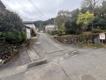 【前面道路含む現地写真】