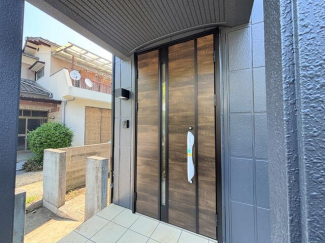 【リフォーム完了】玄関ドアは新品に交換♪人感センサー付きの照