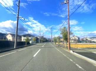 【前面道路含む現地写真】