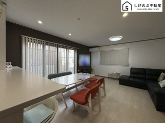 採光良好なリビングは、ご家族の憩いの空間。居心地の良い快適な安らぎの場所にもなりそうです。