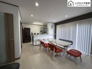 採光良好なリビングは、ご家族の憩いの空間。居心地の良い快適な安らぎの場所にもなりそうです。